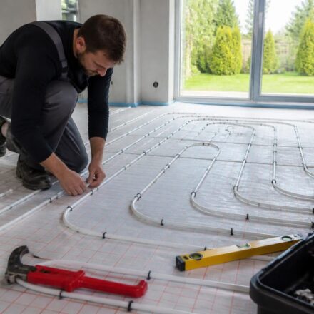 Mise en place d’un plancher chauffant : guide complet découvrez notre guide complet pour la mise en place d'un plancher chauffant, alliant confort et efficacité énergétique pour votre maison.